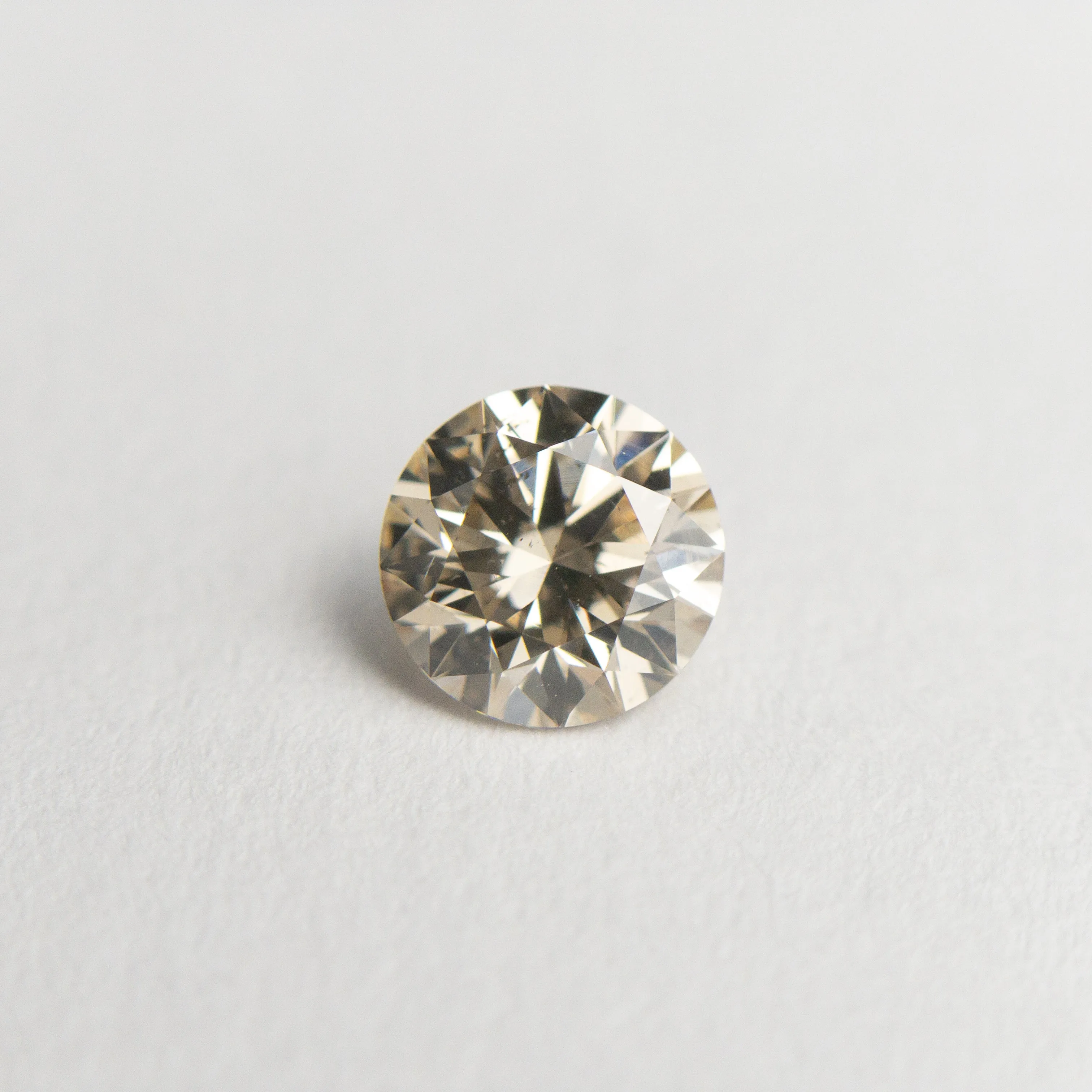 0.51ct 5.09x5.08x3.19mm SI2 C3 Round Brilliant  21812-01