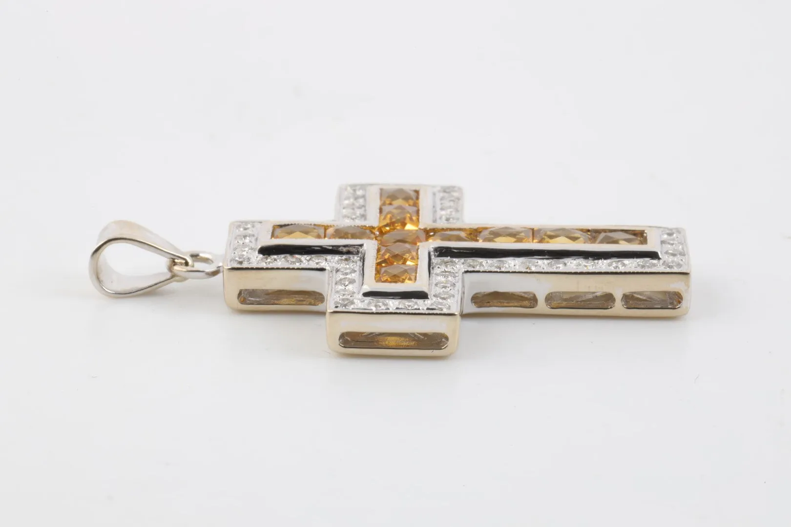 18k White Gold 0.55tcw Diamond 3.81tcw Citrine Cross Pendant (8.75g.)