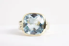 18k Yellow Gold & Aquamarine 7.73ctw Size 7.75 Ring (16.3g)