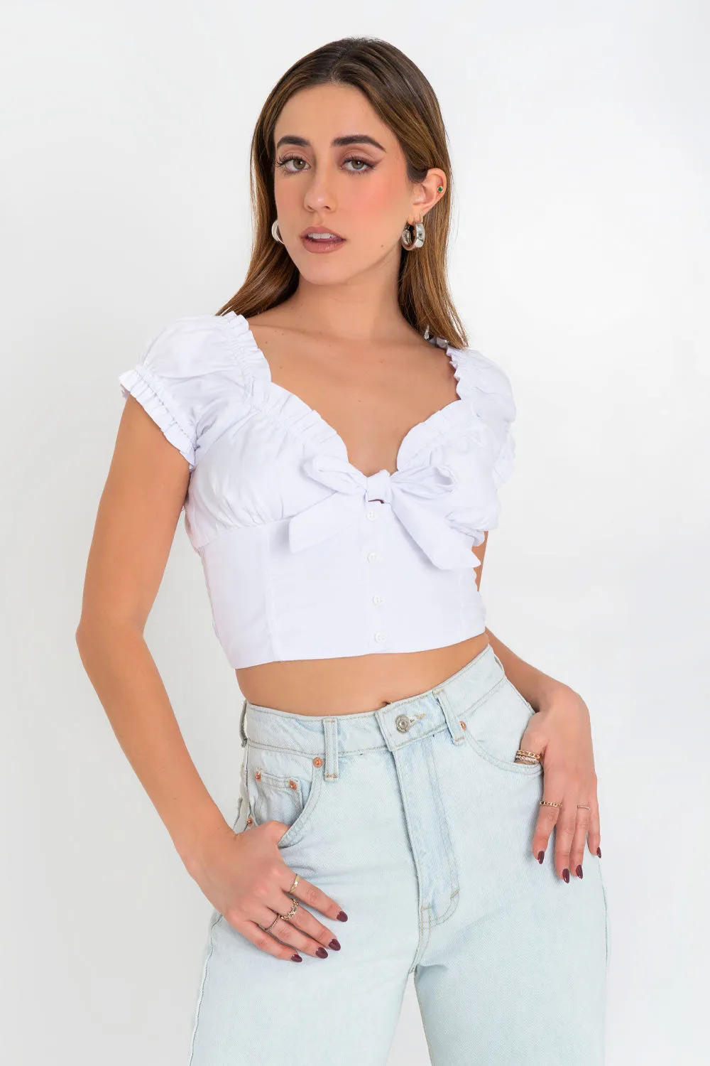 Blusa corta escote olanes con lazo frontal