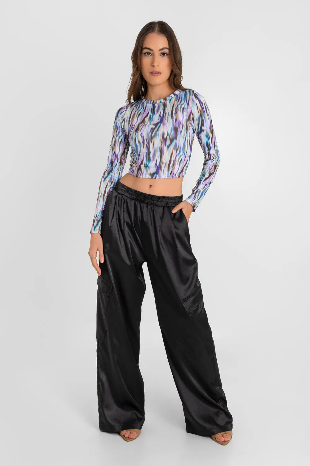 Crop top abstracto con cut out espalda