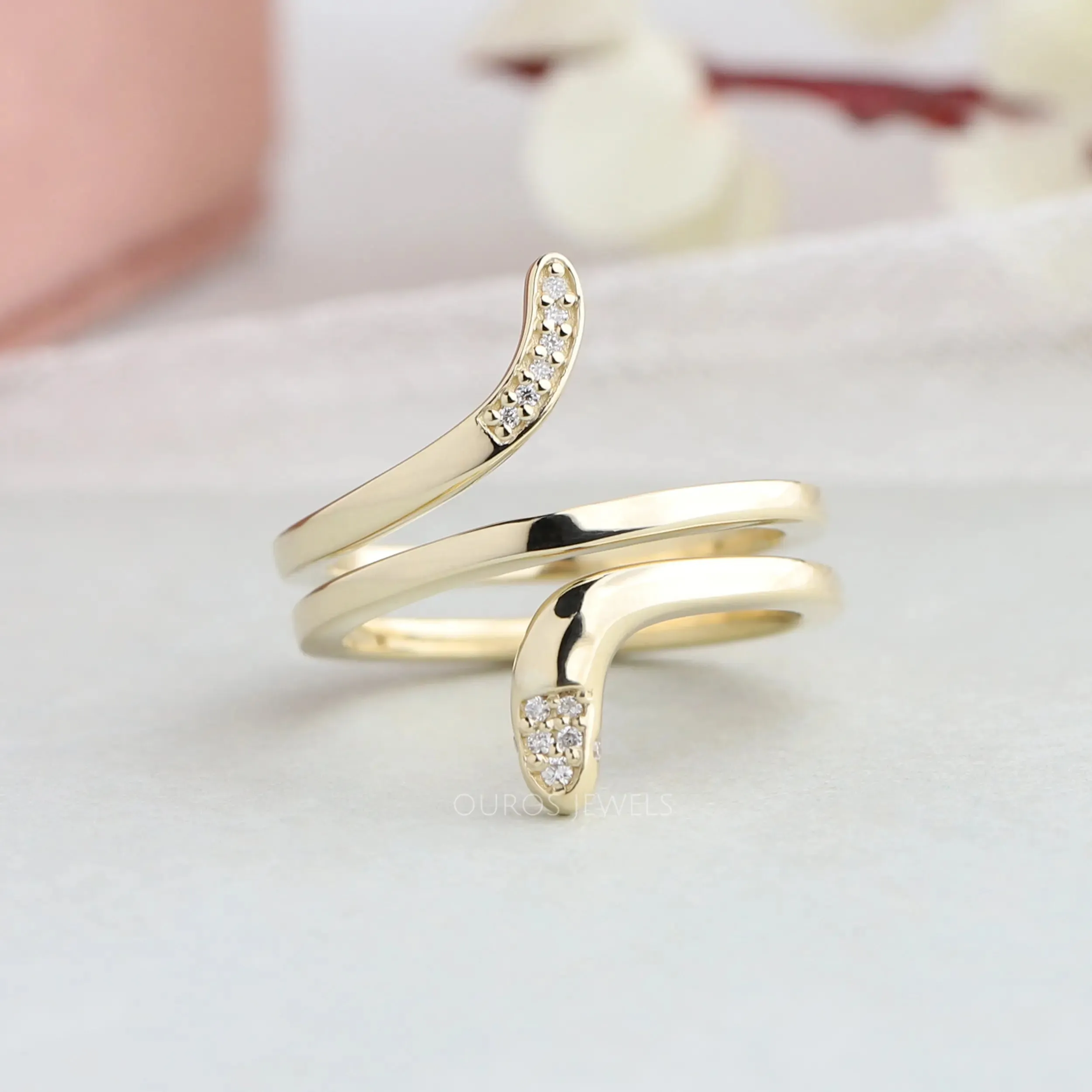 Snake Shape Gold Round Diamond Ring