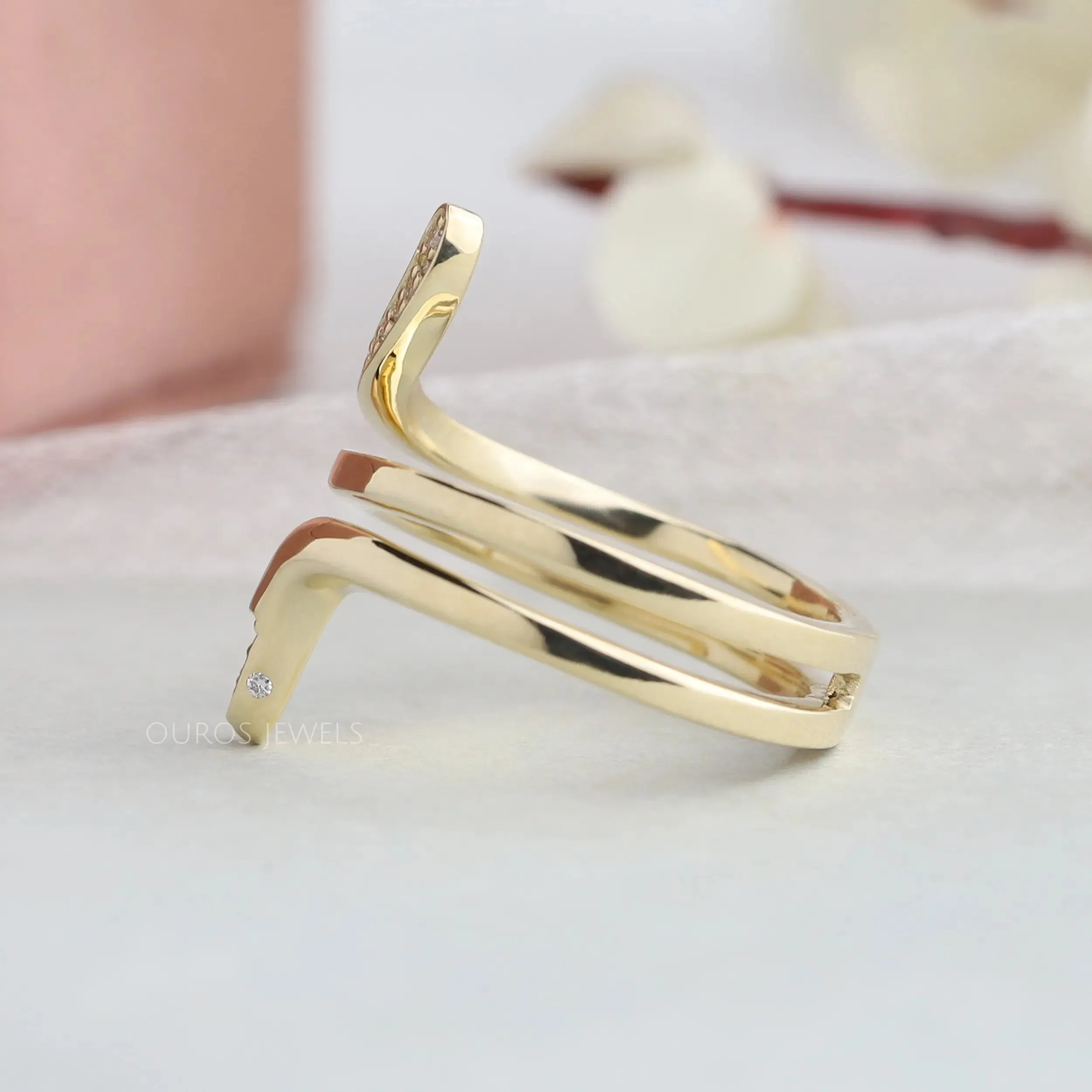 Snake Shape Gold Round Diamond Ring